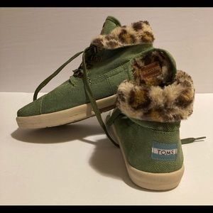 TOMS Highland Bota Green Leopard Fleece High Tops